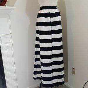 NWOT Black White color block Stripe Maxi Skirt M